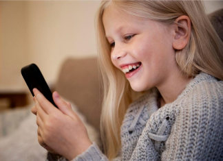 Mikor kapjon a gyerek mobiltelefont? Tanácsok a felelős döntéshez